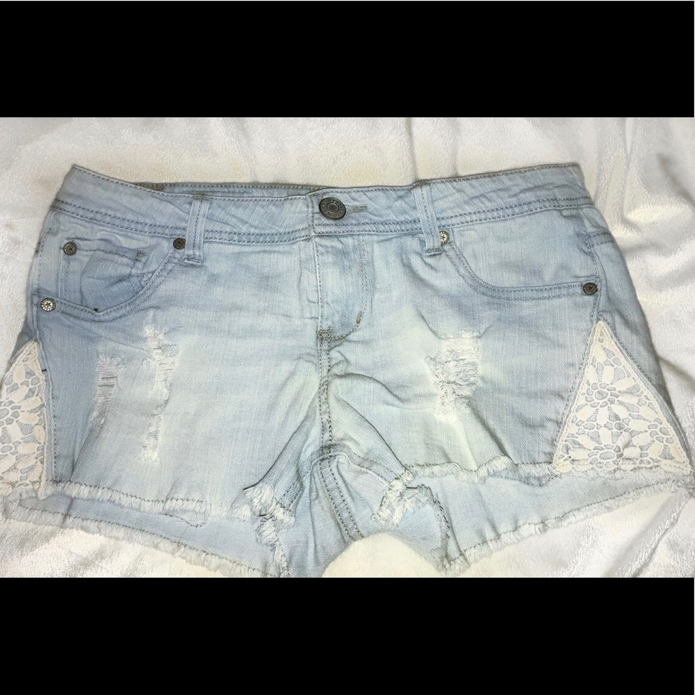 Comfy jean shorts with lace